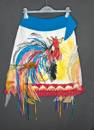 Vintage Save the Queen! skirt with rooster print and colorful details – Size S, merk: *Save the Queen!*, staat: Heel goed, maat: S / 36 / 8, € 22,00, € 23,80 inclusief Kopersbescherming