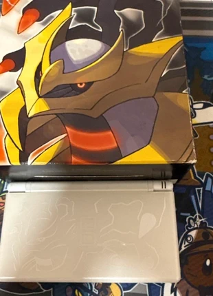 Nintendo DS Lite Pokemon Center Giratina Edition, marke: Nintendo, zustand: Gut, 1 300,00 €, 1 365,70 € inklusive Vinted-Käuferschutz