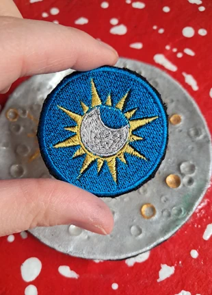 Sole Luna spilla ricamata, condizioni: Nuovo senza cartellino, €5.00, €5.95 include la Protezione acquisti