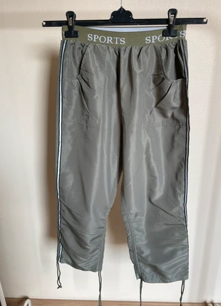 Cargo kaki trois-quarts, marque: inconnue, état: Neuf sans étiquette, taille: M / 38 / 10, 2,50 €, 3,33 € Protection acheteurs incluse