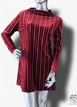 Abito oversize in velluto borgogna a righe dorate | Taglia M, merk: Zuiki, staat: Heel goed, maat: M / 38 / 10, € 6,00, € 7,00 inclusief Kopersbescherming