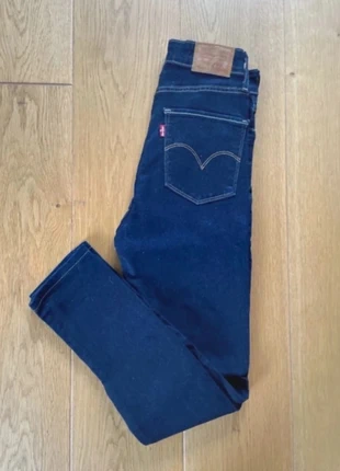 Jean Lévis 721 high rise Skinny bleu marine - Taille haute, marque: Levi's, état: Très bon état, taille: XXS / 32 / 4, 22,00 €, 23,80 € Protection acheteurs (Pro) incluse