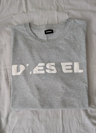 T-shirt Diesel gris, merk: Diesel, staat: Heel goed, maat: L, € 3,00, € 3,85 inclusief Kopersbescherming