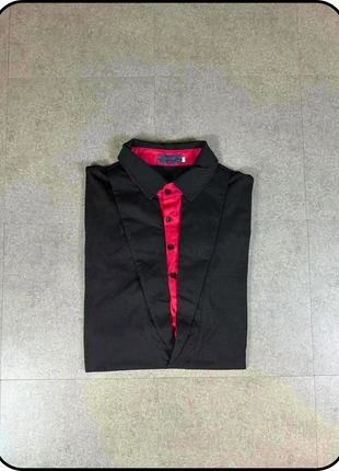 Haut noir Shein à col contrasté bordeaux - Taille M, marque: Shein, état: Très bon état, taille: M, 1,00 €, 1,75 € Protection acheteurs incluse