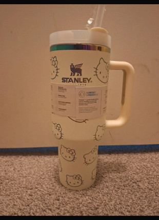 Stanley cup Hello kitty!!, brand: Stanley, condizioni: Nuovo senza cartellino, €30.00, €32.20 include la Protezione acquisti