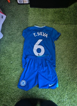 Chelsea kit medium kids., brand: Nike, condition: Very good, size: M, £11.00, £12.18 includes Buyer Protection
