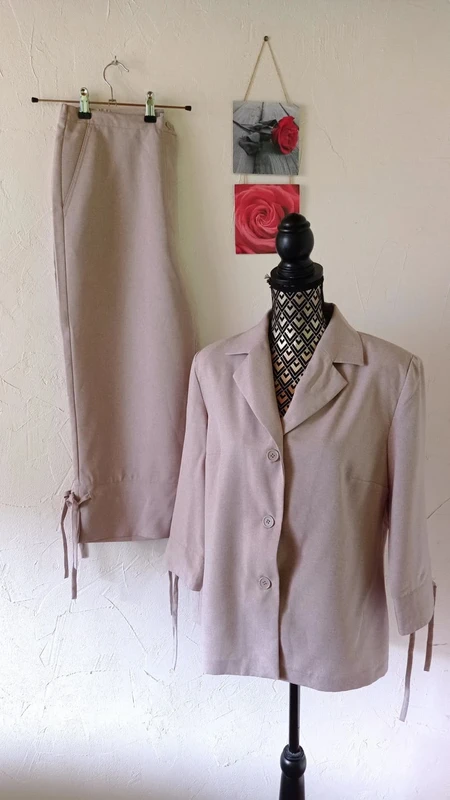 🌸Ensemble tailleur pantacourt et veste manches 3/4, Bleu Bonheur, taille 46