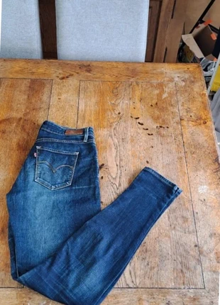 Jean Levi's San Francisco, marque: Levi's, état: Très bon état, taille: W25 | FR 34, 10,00 €, 11,20 € Protection acheteurs incluse
