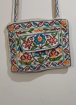 Borsa vianca etnica a spalla con ricami floreali, marke: Hippie, zustand: Sehr gut, 10,00 €, 11,20 € inklusive Vinted-Käuferschutz