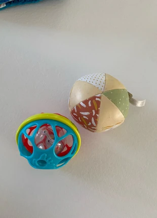 Lot 2 balles d’activités, marke: Kaloo, zustand: Sehr gut, größe: Neugeborenes / 44, 3,00 €, 3,85 € inklusive Vinted-Käuferschutz