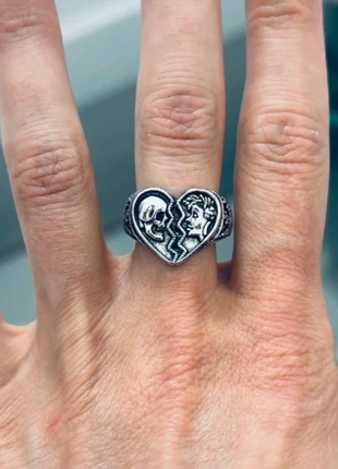 Silver gothic antique broken heart skull maiden ring, brand: broken heart, condition: New without tags, size: Adjustable, €20.00, €21.70 includes Buyer Protection