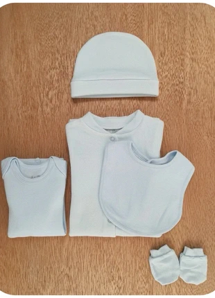 Set de naissance 5 pièces bleu / 0-3 mois / pyjama grenouillère velours / Rock a bye baby, marke: Rock a Bye Baby Boutique, zustand: Neu, mit Etikett, größe: 1-3 Monate / 56, 22,00 €, 23,80 € beinhaltet Vinted-Käuferschutz Pro