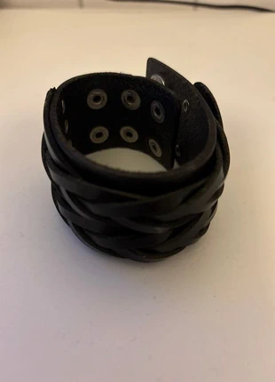 Black leather wristband, brand: no brand, condition: Very good, £8.00, £9.10 includes Buyer Protection