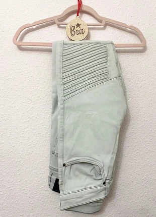Vaquero pitillo color gris, brand: Zara, condizioni: Buone, taglia: L, €10.00, €11.20 include la Protezione acquisti