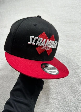Casquette Plate Logo brodé Scrambler Ducati - New Era - Noir, marque: New Era, état: Neuf sans étiquette, taille: M, 16,80 €, 18,34 € Protection acheteurs incluse
