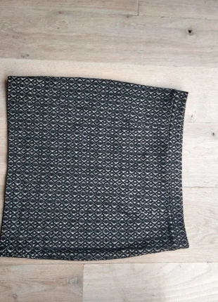 Zwarte midirok met hoeden glinstering, marque: onbekend, état: Très bon état, taille: XL / 42 / 14, 3,00 €, 3,85 € Protection acheteurs incluse