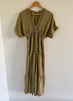 Robe longue et fluide kaki à broderie | Zara | Taille S, marca: Zara, estado: Nuevo sin etiquetas, tamaño: S / 36 / 8, 13,00 €, 14,35 € Protección al comprador incluida