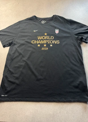 T shirt imprimé crewneck Nike noir – Taille XXL (Unisexe), brand: Nike, condition: Very good, size: XXL, €12.00, €13.30 includes Buyer Protection Pro