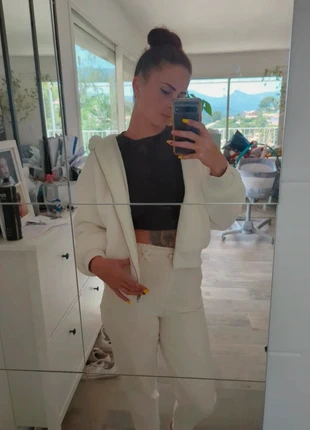 Doudoune fluffy a capuche blanche, marke: Levi's, zustand: Sehr gut, größe: XS / 34 / 6, 75,00 €, 79,45 € inklusive Vinted-Käuferschutz