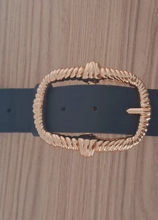 Ceinture noire boucle dorée – Style Artemis - neuve 🌟, marque: La Redoute, état: Neuf sans étiquette, taille: 75 cm, 14,00 €, 15,40 € Protection acheteurs incluse