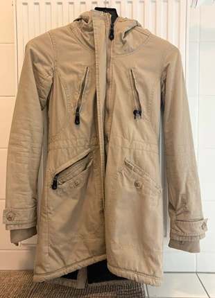 Beiger Parks Größe XS Bench, marque: Bench, état: Bon état, taille: XS / 34 / 6, 15,00 €, 16,45 € Protection acheteurs incluse