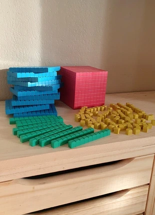 Lot de Cubes de base 10 avec Milliers, Centaines, Dizaines et Unités, brand: Montessori, condition: Very good, size: 5 years / 110 cm, €19.00, €20.65 includes Buyer Protection Pro