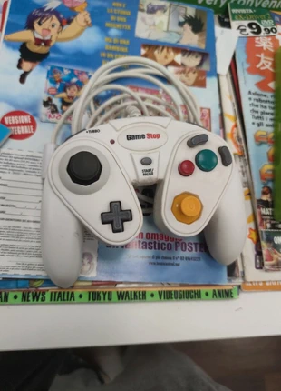 Joystick gamecube Gamestop, merk: GAMECUBE, staat: Heel goed, € 10,90, € 12,15 inclusief Kopersbescherming