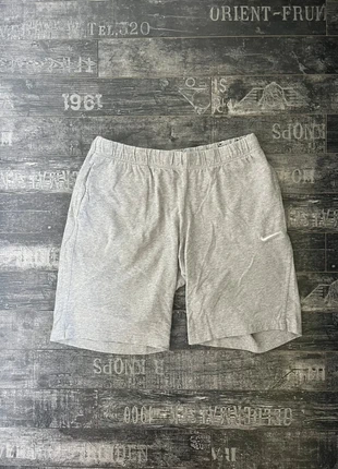 🐺 Short Nike Gris / Logo Blanc Brodé 🐺, merk: Nike, staat: Heel goed, maat: XL, € 24,90, € 26,85 inclusief Kopersbescherming Pro