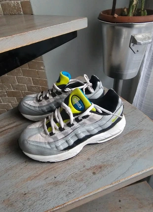 Nike air max 95 taille enfant
33., brand: Nike Air, condition: Very good, size: 33, €48.00, €51.10 includes Buyer Protection