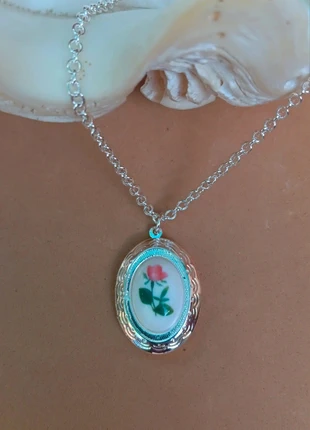 Collar relicario ovalado labrado/ guardapelo/ medallon, brand: Acer inox, condizioni: Nuovo senza cartellino, €16.00, €17.50 include la Protezione acquisti