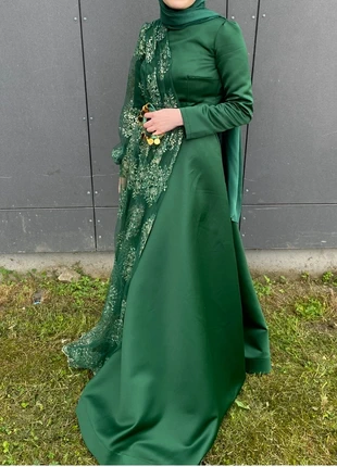 Robe de cérémonie verte sur mesure – État neuf – Taille 40, marque: Sur Mesure, état: Très bon état, taille: L / 40 / 12, 100,00 €, 105,70 € Protection acheteurs incluse