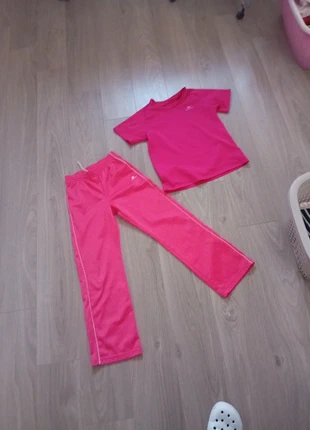 Tee shiet jogging, marque: Domyos, état: Très bon état, taille: 8 ans / 128 cm, 3,00 €, 3,85 € Protection acheteurs incluse