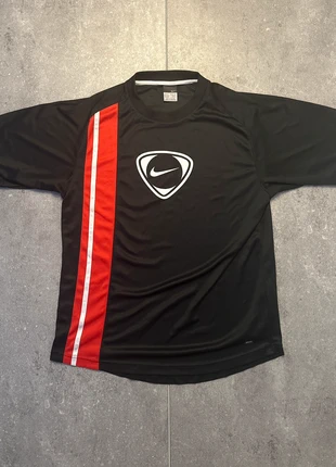Vintage Nike T-Shirt Black/Red M | Paschanim Style Y2K, brand: Nike, condizioni: Ottime, taglia: M, €10.00, €11.20 include la Protezione acquisti