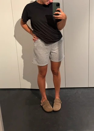 Grijze trainingsshort, merk: Bershka, staat: Goed, maat: S / 36 / 8, € 5,00, € 5,95 inclusief Kopersbescherming