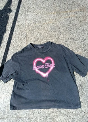 T-shirt Oversized "Love Sick" | Primark (Tamanho S), brand: Primark, condizioni: Ottime, taglia: S / IT 40 / EU 36, €6.00, €7.00 include la Protezione acquisti