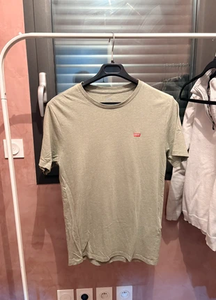 T-shirt vert Lévis, marca: Levi's, estado: Bueno, tamaño: S, 2,00 €, 2,80 € Protección al comprador incluida