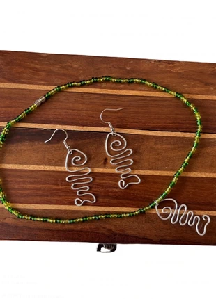 Fishy - Green Glass Bead Choker & Wire Earrings Set, brand: Artisan, condizioni: Ottime, €8.00, €9.10 include la Protezione acquisti