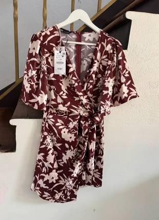 Robe Zara satinée neuve, marque: Zara, état: Neuf avec étiquette, taille: L / 40 / 12, 18,00 €, 19,60 € Protection acheteurs incluse