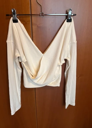 White wrap-style crop top long sleeves size S, brand: Fashion Nova, condizioni: Nuovo senza cartellino, taglia: S / IT 40 / EU 36, €4.00, €4.90 include la Protezione acquisti