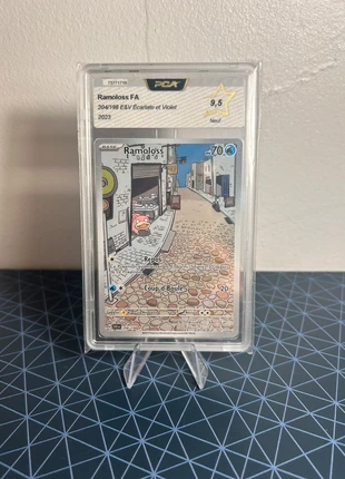 Ramoloss SVI204 9,5 PCA, marke: Pokémon, zustand: Neu, mit Etikett, 49,99 €, 53,19 € inklusive Vinted-Käuferschutz