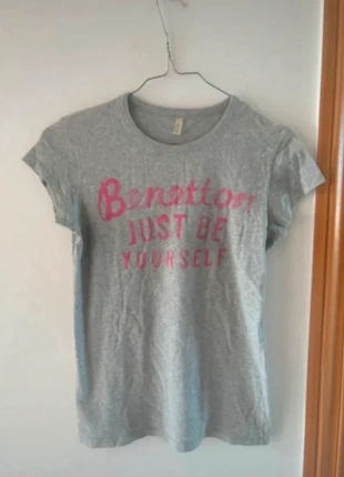 T-shirt fille Benetton, merk: Benetton, staat: Heel goed, maat: 9 jaar / 134 cm, € 2,00, € 2,80 inclusief Kopersbescherming