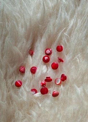 Lot de 16 tout petit boutons a pieds vintage rouge, marca: Vintage, estado: Muito bom, €3.00, €3.85 inclui Proteção do Comprador