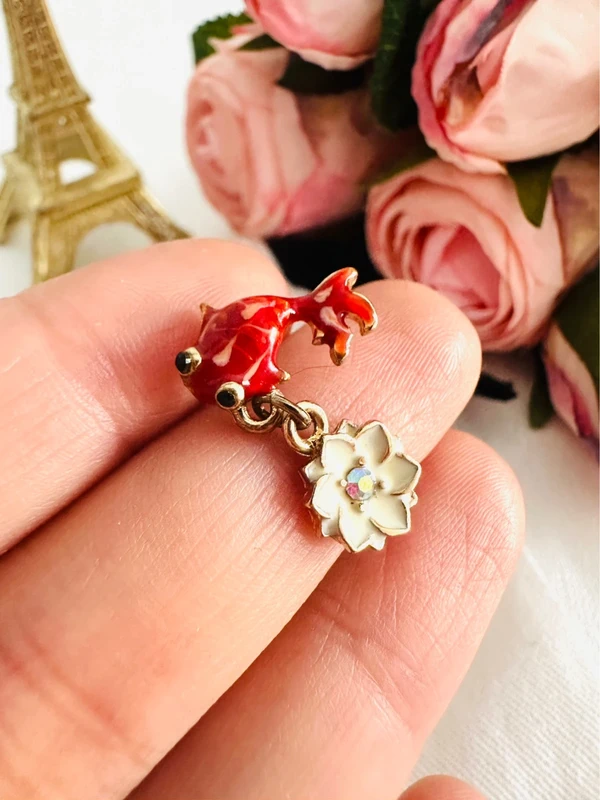 🌸🐠Boucles d’oreilles Betsey Johnson – Poissons rouges & fleurs, pièce unique vintage - photo numéro 5