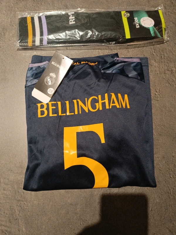 Tenue foot Real Madrid Jude Bellingham bleu. T.28 - photo numéro 4