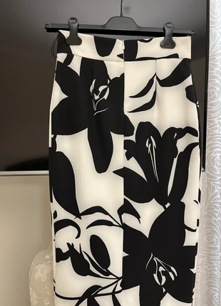 Gonna stampa floreale bianco nero iciar£Candela taglia 38, brand: Iciar & Candela, condizioni: Nuovo senza cartellino, taglia: XS / IT 38 / EU 34, €35.00, €37.45 include la Protezione acquisti