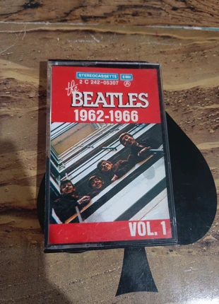The Beatles cassette audio - 1962-1966, état: Très bon état, 8,00 €, 9,10 € Protection acheteurs incluse