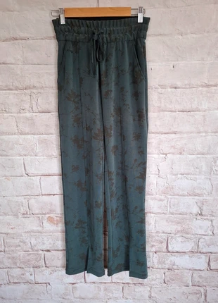 Desigual mujer pantalón de tela recto tipo jogger moderno talla S 36 verde negro, marca: Desigual, estado: Muito bom, tamanho: S / 36 / 8, €17.00, €18.55 inclui Proteção do Comprador Pro