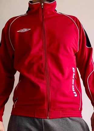 Veste Umbro Rouge Vintage Brodée - S, marque: Umbro, état: Très bon état, taille: S, 12,00 €, 13,30 € Protection acheteurs incluse