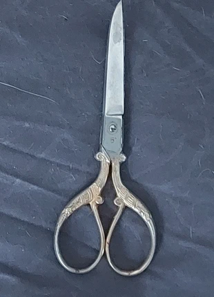 Ancien ciseau de couture et broderie., marke: Boutique indépendante, zustand: Gut, 15,00 €, 16,45 € inklusive Vinted-Käuferschutz