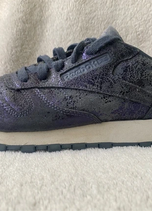 Baskets reebok effet craquelé, merk: Reebok, staat: Heel goed, maat: 34, € 10,00, € 11,20 inclusief Kopersbescherming